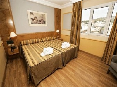 Cheap hotel in Granada 3299