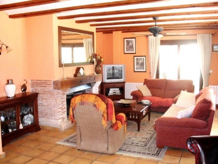 Villa with 4 bedroom in town 48022