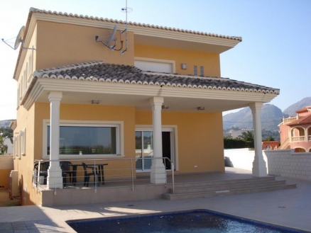 Villa for sale in town 48050