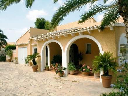 Villa for sale in town 48077