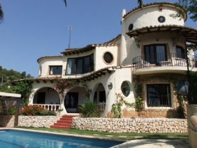 Villa for sale in town 48101