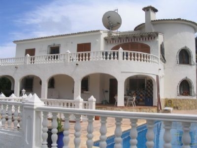 Villa for sale in town 48282