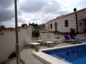 Villa for sale in town, Alicante 49393