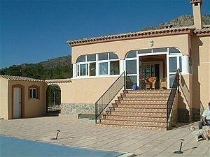 Villa for sale in town 49570