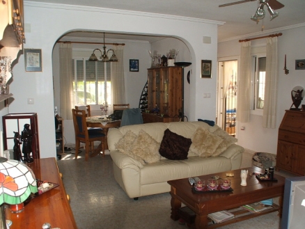 Villa for sale in town, Alicante 54436