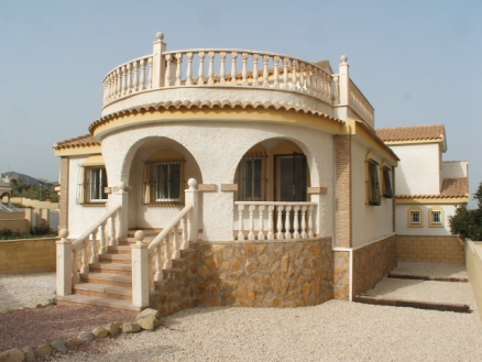 Villa for sale in town 54442