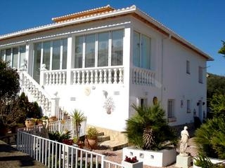 Villa for sale in town 64754