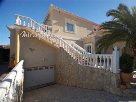 Villa for sale in town 68894