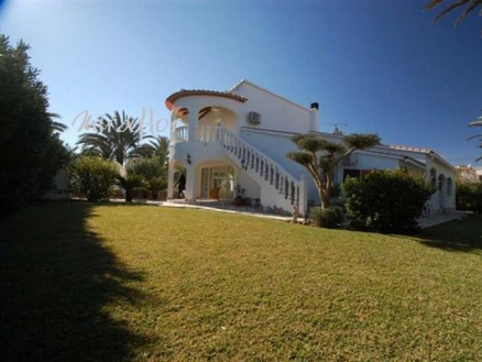 Villa for sale in town 68955