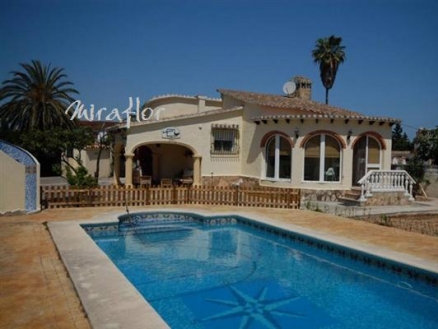 Villa for sale in town 68958