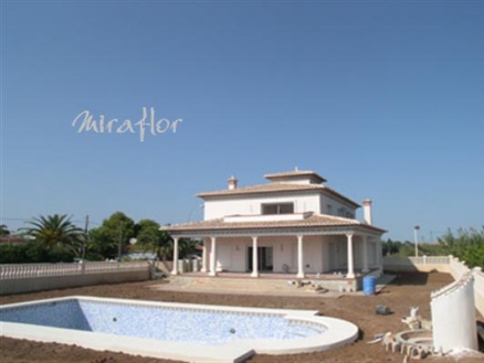 Villa for sale in town 68989