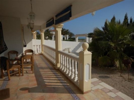 Villa for sale in town, Spain 69045