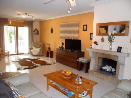 Villa for sale in town 69164