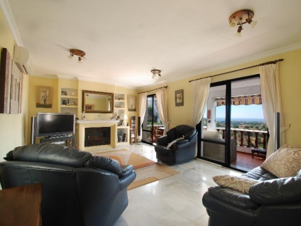 Estepona property: Villa with 3 bedroom in Estepona 69383