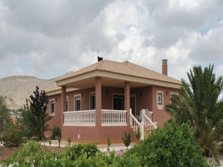 Villa with 4 bedroom in town 100223