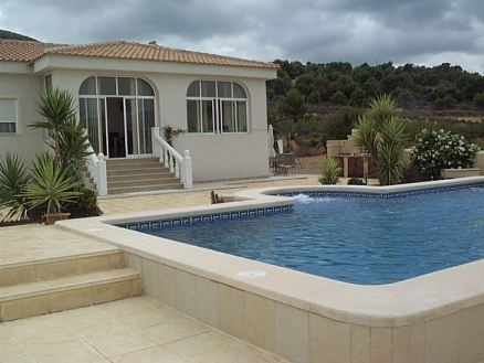 Villa for sale in town 102063