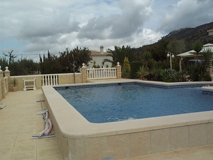 Villa for sale in town, Spain 102063