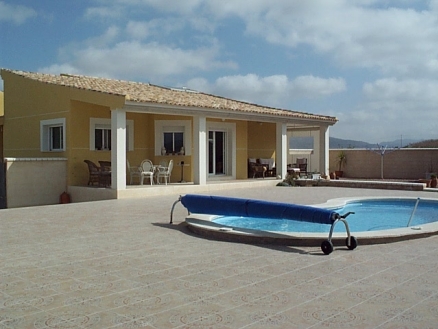 Villa for sale in town 102071