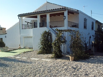 Villa for sale in town 102077