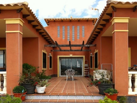 Villa with 3 bedroom in town 102177