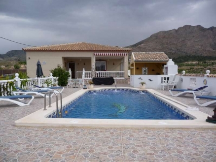 Villa for sale in town 102178