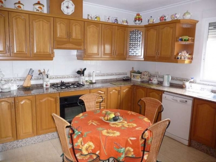 Villa with 3 bedroom in town 102178