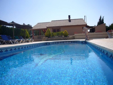 Villa for sale in town 104497