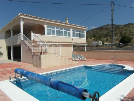 Villa for sale in town 105583