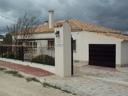 Villa for sale in town 105591