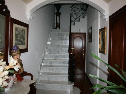 Villa for sale in town,  76047