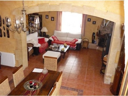 Villa for sale in town, Spain 76055