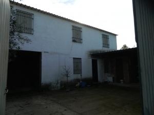 Farmhouse for sale in town 80007