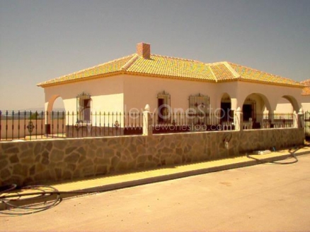 Oria property: Villa for sale in Oria 81135