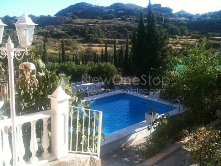 Villa for sale in town 81163