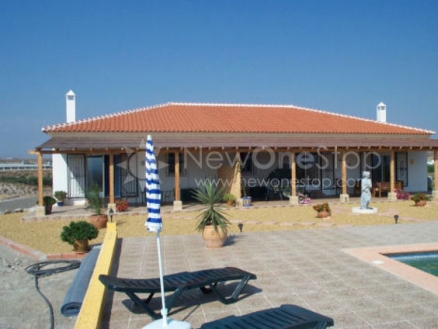 Villa for sale in town, Spain 81179