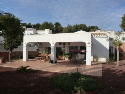 Villa for sale in town 94573