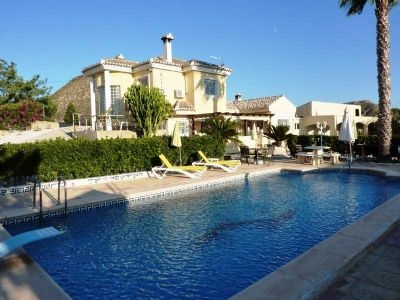 Villa for sale in town 97093