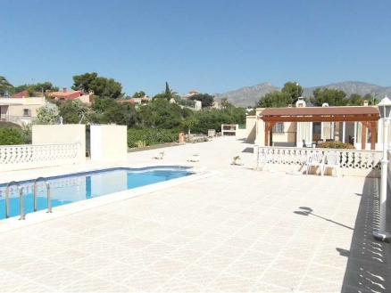 Villa for sale in town, Spain 99004