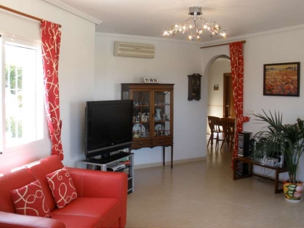 Villa for sale in town, Alicante 99170