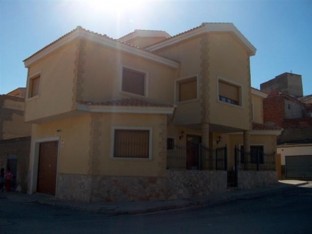 Pinoso property: Pinoso Townhome 99656