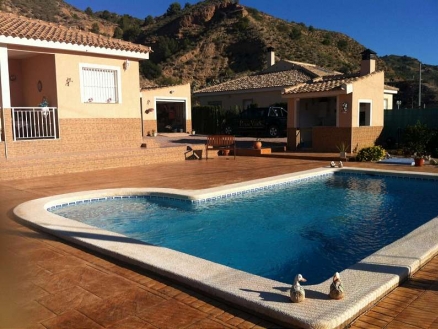 Villa for sale in town, Spain 151137