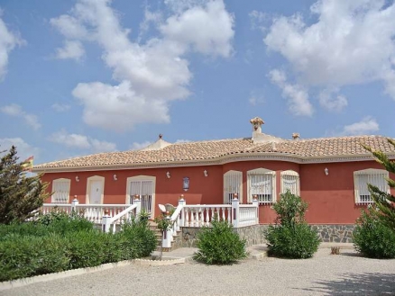 Villa for sale in town, Spain 154614