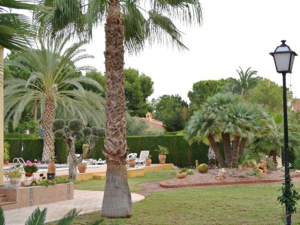 Villa with 4 bedroom in town 154616