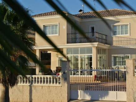 Villa for sale in town 154622