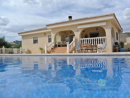 Villa for sale in town 154623