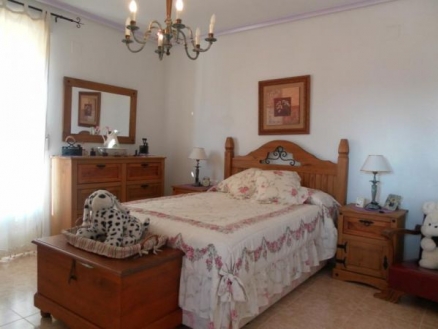 Villa with 6 bedroom in town 154654