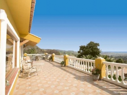 Estepona property: Villa with 4 bedroom in Estepona 158396