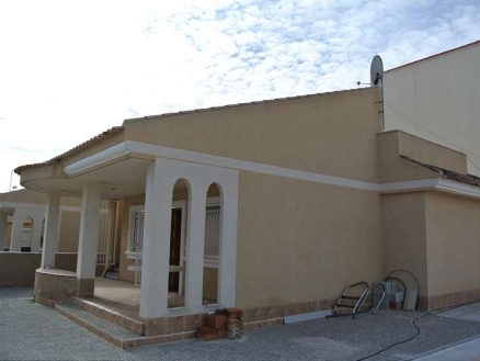 Villa for sale in town, Spain 160274