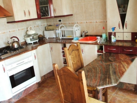 Villa for sale in town, Spain 160303