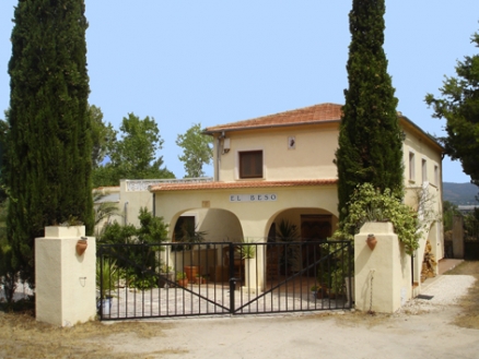 Villa for sale in town 160305